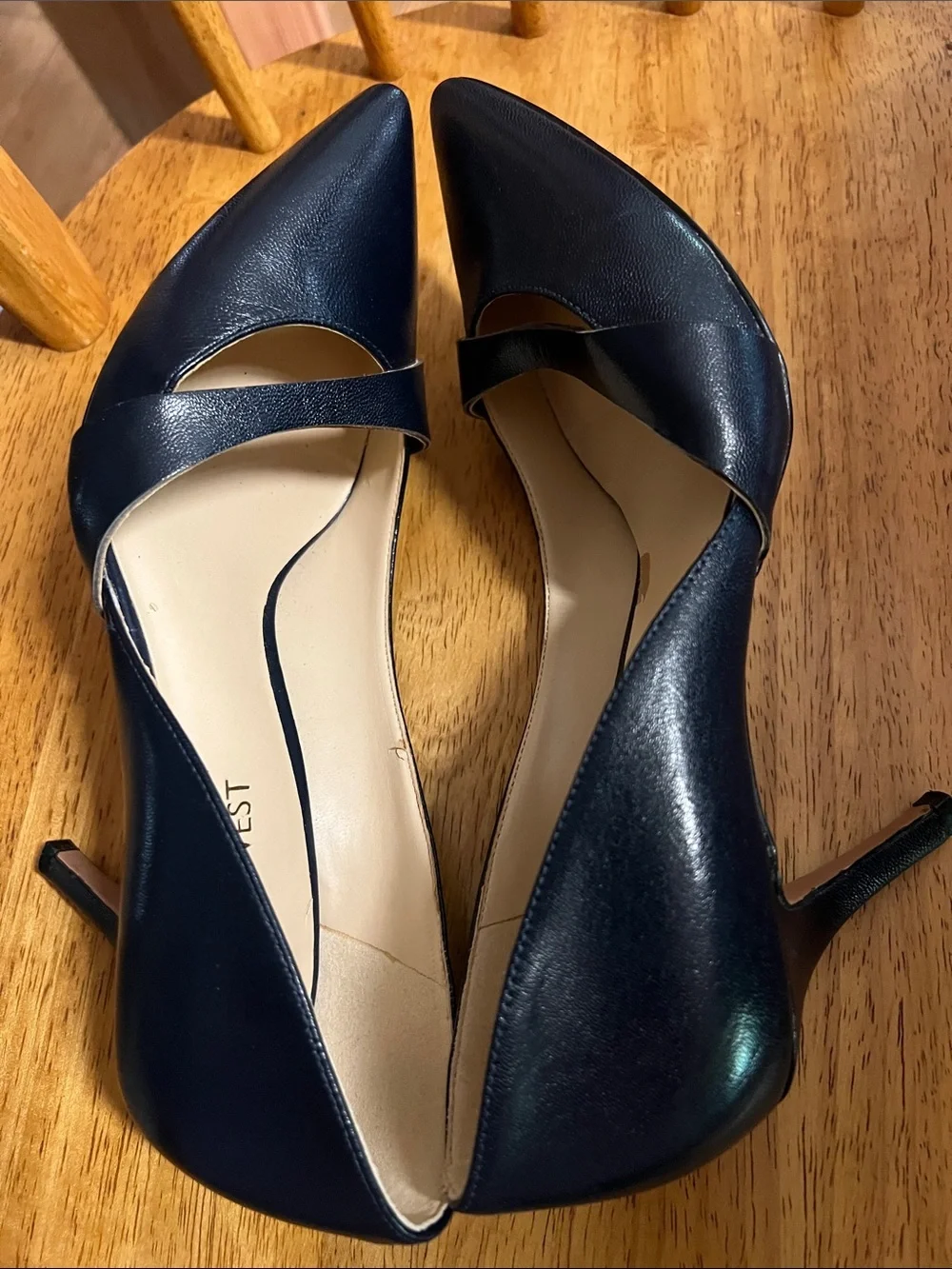 Nine West Black Pointed-Toe Cross-Strap Pumps 6.5